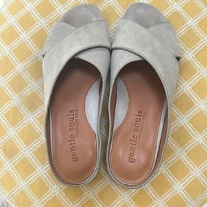 Gentle Souls by Kenneth Cole X-band slide in “mushroom”